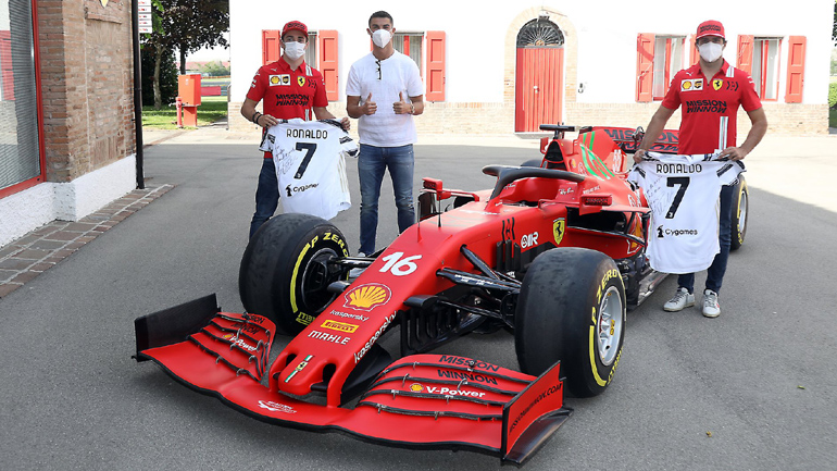 O Ronaldo πήγε στο εργοστάσιο της Ferrari